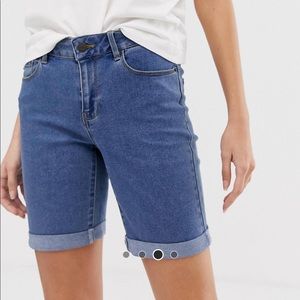 Vera mods half thigh shorts